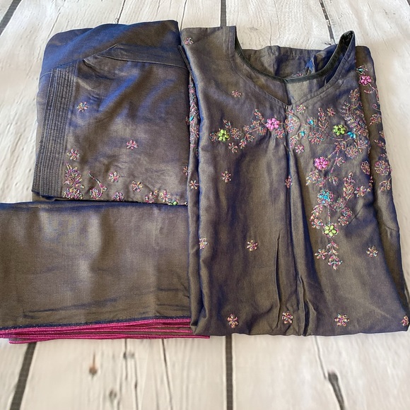 3 Piece Indian Punjabi Pakistani Suit - Traditional Ethnic Wear - Embroidered - Picture 8 of 8